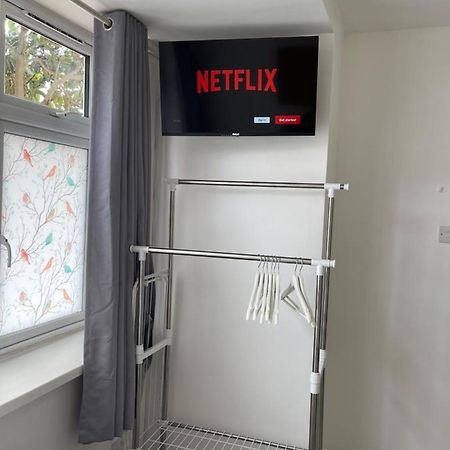 Studio Flat Fully Equipped Apartment Кройдон Екстериор снимка